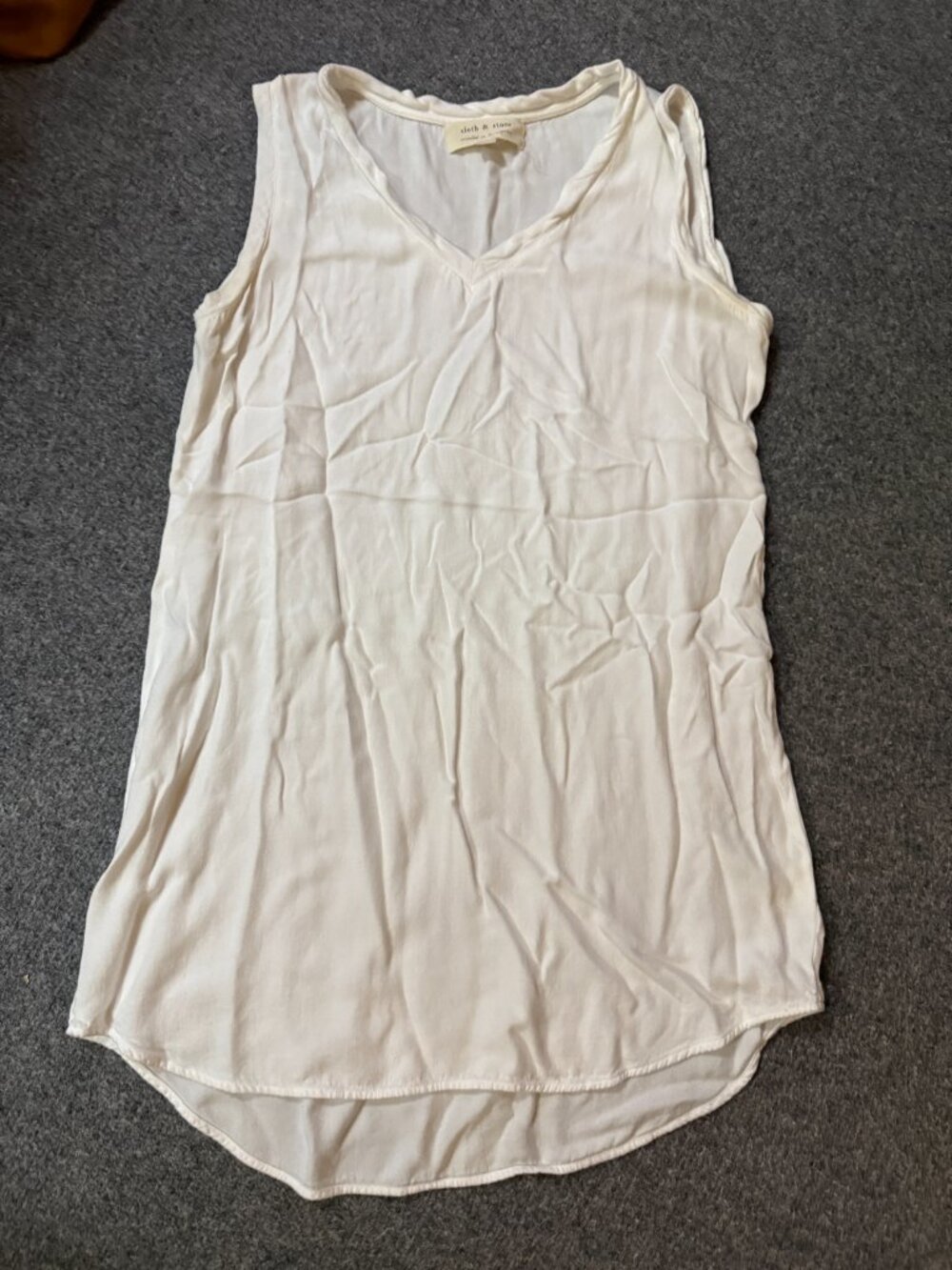 cloth & stone Super Soft White V-neck Tunic Tank Size Medium